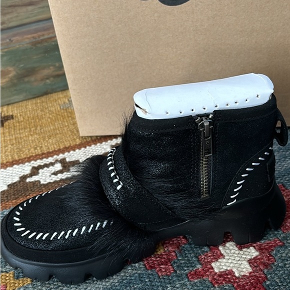 FIRM! UGG Fluff Punk UGG Pure & Lamb Fur Suede Ankle Boots Black sz 5 - Picture 3 of 10